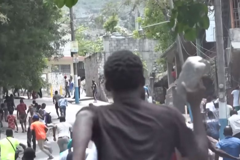 Haití: dotze joves lapidats e cremats vius sus la carrièra