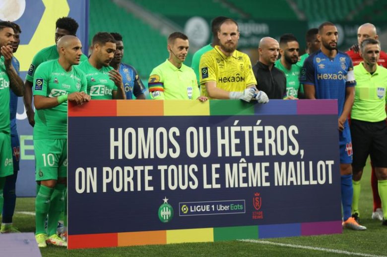 la Liga Francesa de Fotbòl consagra cada an una jornada a participar al Jorn Mondial contra l’Omofobia e la Transfobia