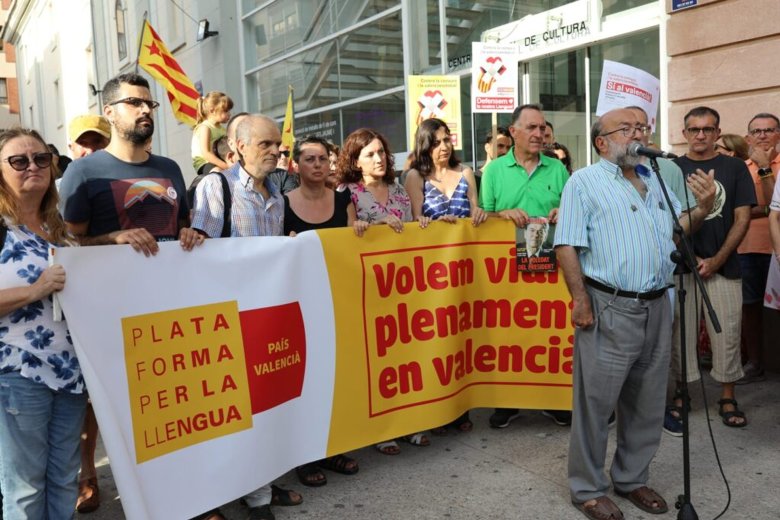 Borriana: acamp nombrós per la lenga après l’enebicion de las revistas en catalan