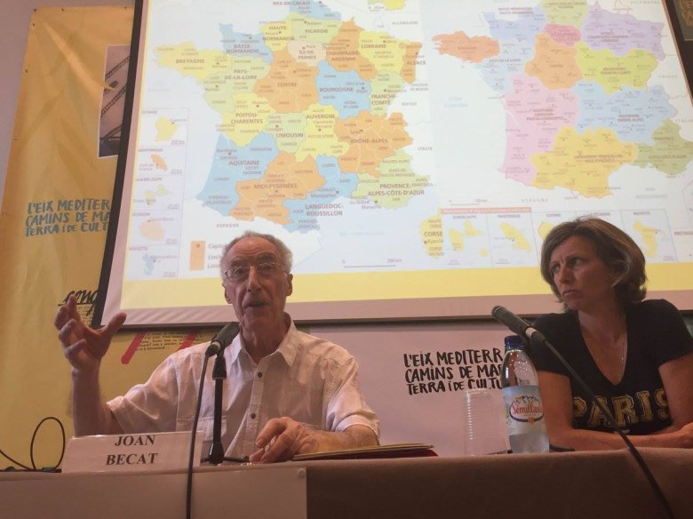 Joan Becat e Eliane Jarucki durant lo debat sul nom de la region a l’Universitat Catalana d’Estiu, a Prada de Conflent