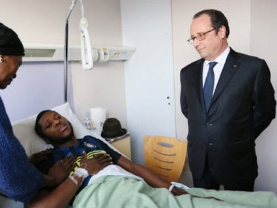 François Hollande vesitèt a l’espital lo jove agredit per la polícia
