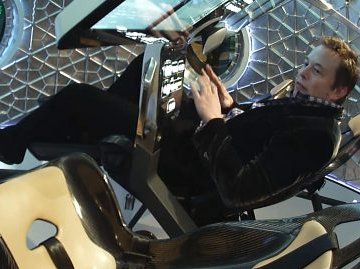 Lo president d’SpaceX, Elon Musk, dins lo vaissèl Dragon