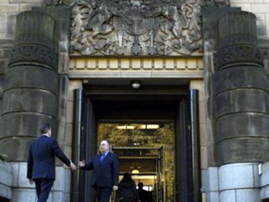 Lo primièr ministre escocés, Alex Salmond, e lo britanic, James Cameron