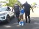 Estats Units: dos policièrs tirassan al sòl un òme negre paraplegic