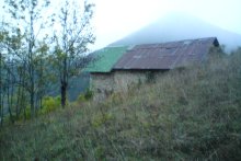 Ostals, chasals e granjas dals vilars en Tiniá auta