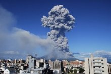 Lo volcan Sakurajima en erupcion en Japon
