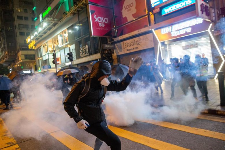 Imatge de las susmautas a Hong Kong lo jorn de Nadal. La persona fotografiada es pas l’entrevistat, amb lo qual l’entrevistaire s’es engatjat a manténer son anonimat