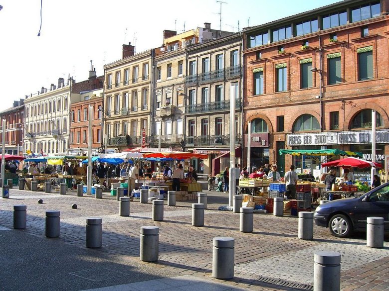 Mercat del quartièr multicultural de Naut Bernat, a Tolosa