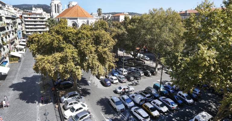 Un parquing de Niça