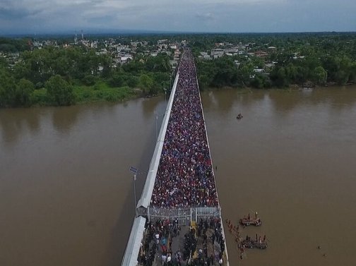  L'imatge dels migrants sul pont es vengut iconic