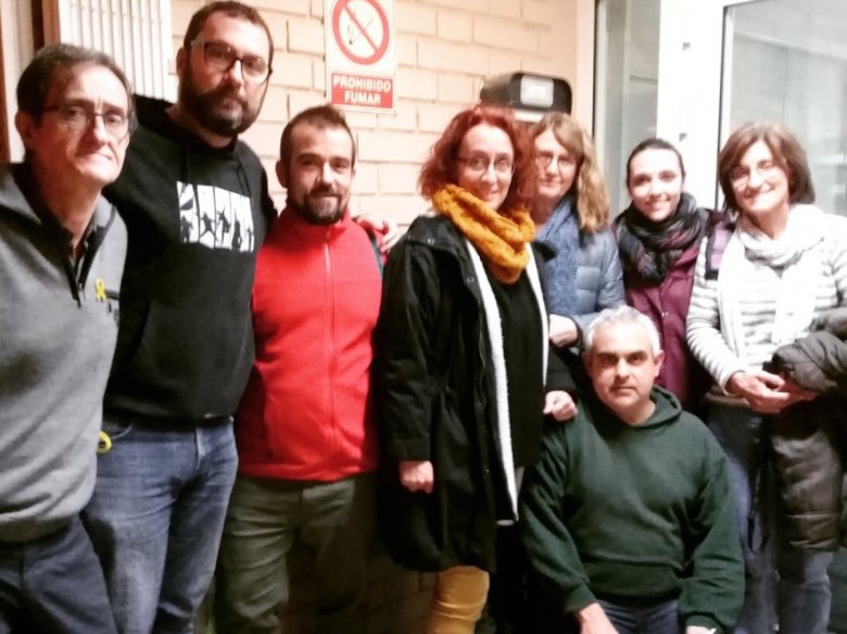 Un grop de dotze ensenhaires de segondari de licèu Baix Penedès de El Vendrell (Catalonha) an entamenat una iniciativa de solidaritat amb los presonièrs politics catalans que fan la cauma de la fam
