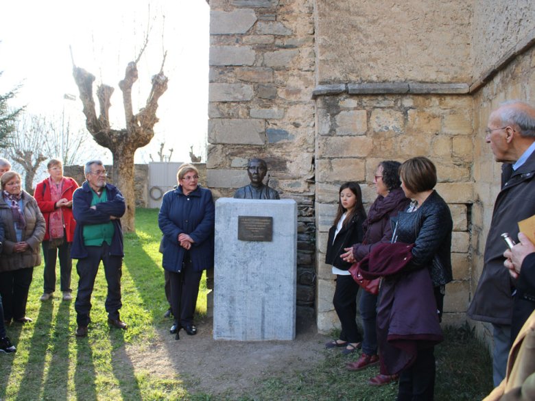 Monument de Jusèp Condò en Montcorbau