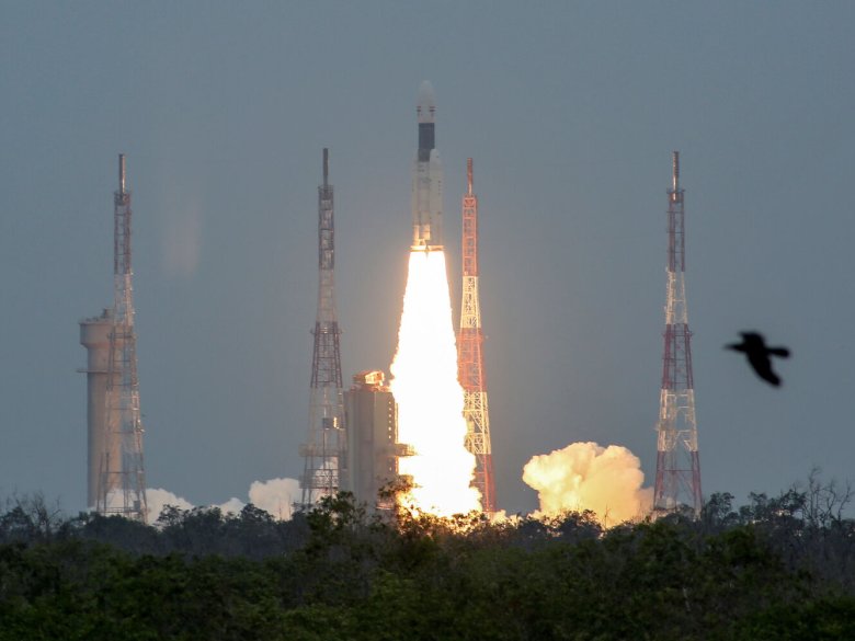 Aqueste dimars, 22 de julhet, Índia mandèt lo vaissèl espacial Chandrayaan 2 sus la Luna après quitar la basa espaciala indiana de Satish Dhawan, dins lo nòrd-oèst d’Índia, a 05h13
