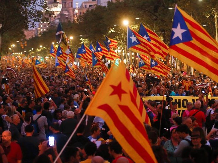 De nombrosas manifestacions se son tengudas per tot lo país, dont mai de 50 000 personas a Barcelona