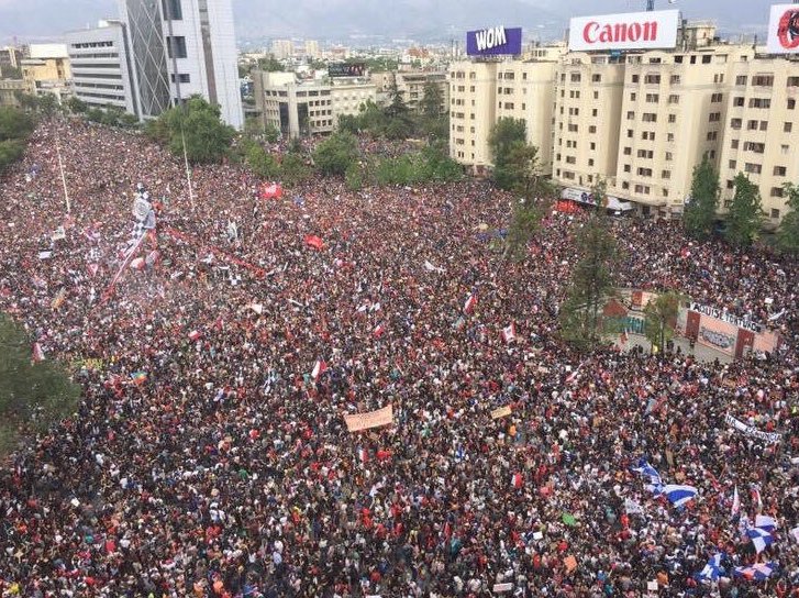 Mai d’un milion de personas manifestèron dissabte per las carrièras de Santiago de Chile, après una setmana de protèstas e de susmautas contra lo govèrn de Sebastián Piñera