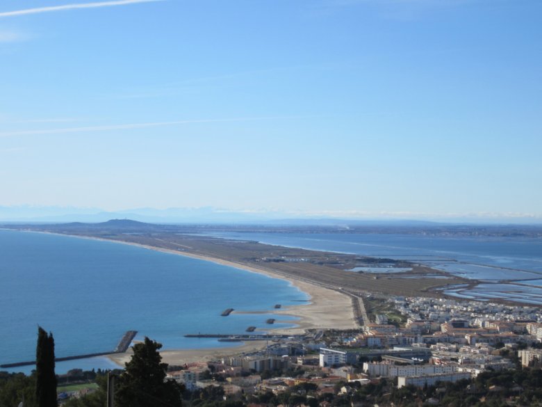 La celèbra plaja de Sèta on lo Brassens ne repausa pas a maugrat de la soa “Suplica…”.