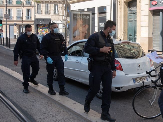Segon France Bleu, èran d’agents de la Polícia de las Frontièras
