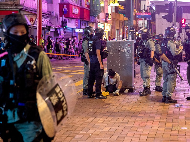 Lo 1r de julhet, China prenguèt lo poder total d’Hong Kong. La polícia a ja arrestat e menat en justícia de mond que protestavan