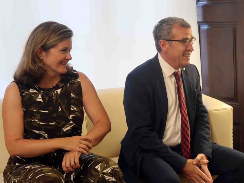 Maria Vergés e Francés Boya damb eth president deth Parlament de Catalonha, Roger Torrent