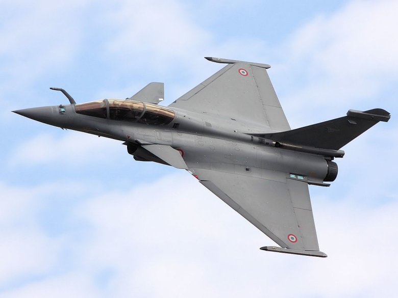 Gràcias a l'exportacion dels avions de combat Rafale que la societat francesa Dassault Aviation Group es intrada dins aqueste top 25 de l'indústria de la guèrra
