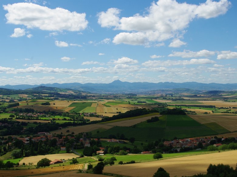 La Linha dels Puèis vista dempuèi Montmorin (Limanha) 