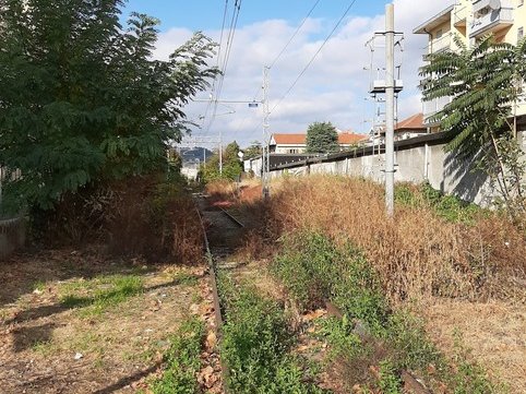 La linha ferroviària entre Pineròl e La Torre de Pèlis es “suspenduda” e en espèra de reactivacion dempuèi 2012