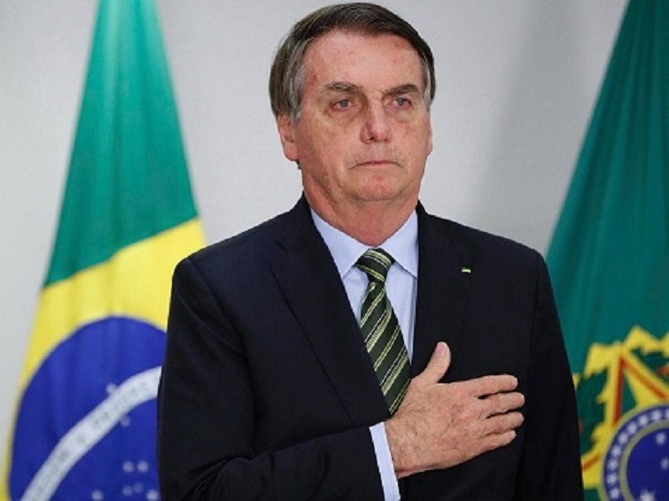 E mai Bolsonaro aja patit tanben la covid-19 dins sa carn, a totjorn ridiculizat e mespresat la pandemia suls rets socials
