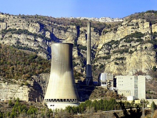 La majoritat de las centralas son de cicles combinats qu’emplegan de gas e pagan de taxas elevadas a causa de lors emissions 