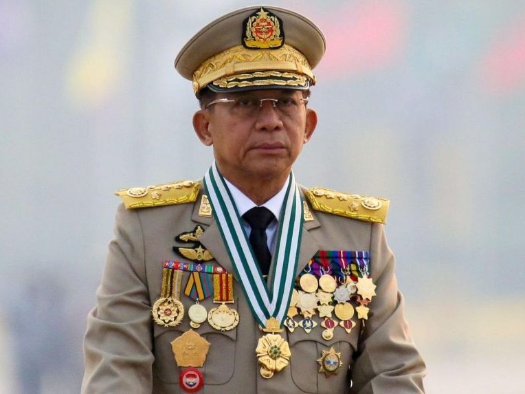 Lo cap putshista de Birmania, lo militar Min Aung Hlaing, anoncièt diluns passat la liberacion de 5636 detenguts e lo retirament de las acusacions contra eles