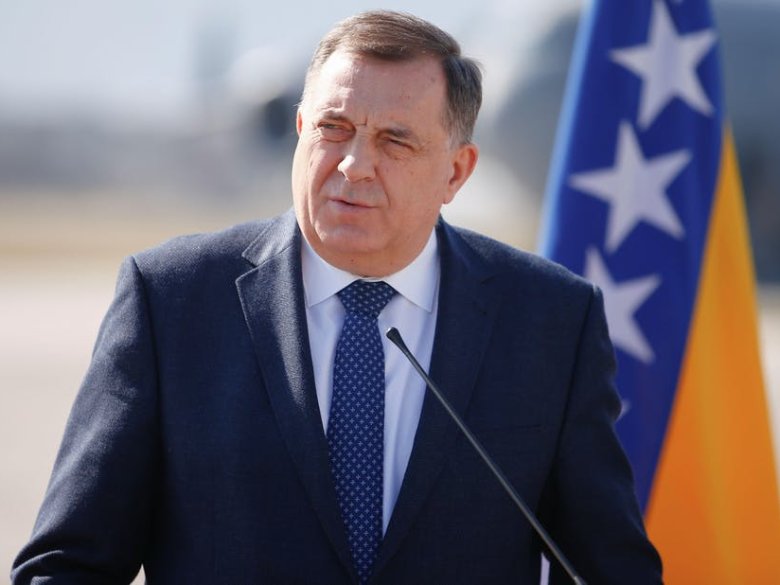 Lo membre sèrbe de la presidéncia tripartita de Bòsnia e Ercegovina, Milorad Dodik, a dich que lo principal partit del govèrn de la Republica Sèrba de Bòsnia, l’SNSD, aviá aprovat una resolucion per tornar formar una armada serbobosniana