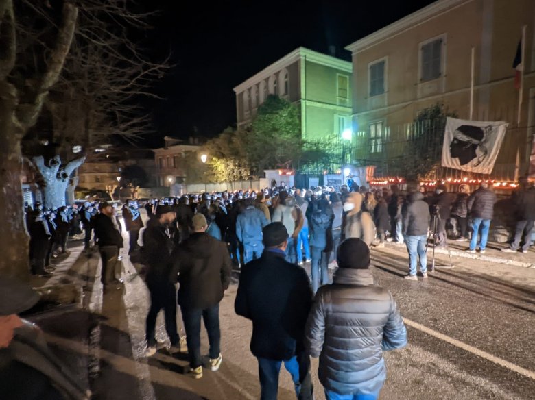 Recampament en sosten a Colonna, dimècres passat