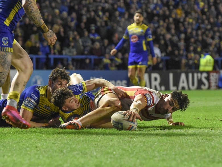 Arthur Romano marca un ensag als Lops de Warrington