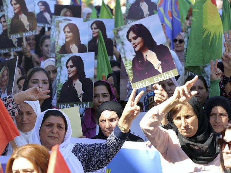 Las femnas son estadas a l’avantgàrdia de las manifestacions en Iran