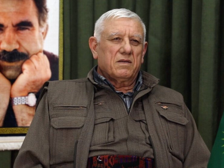 Cemil Bayık anóncia l’alta al fuòc davant lo retrach del fondador del PKK, Abdullah Öcalan