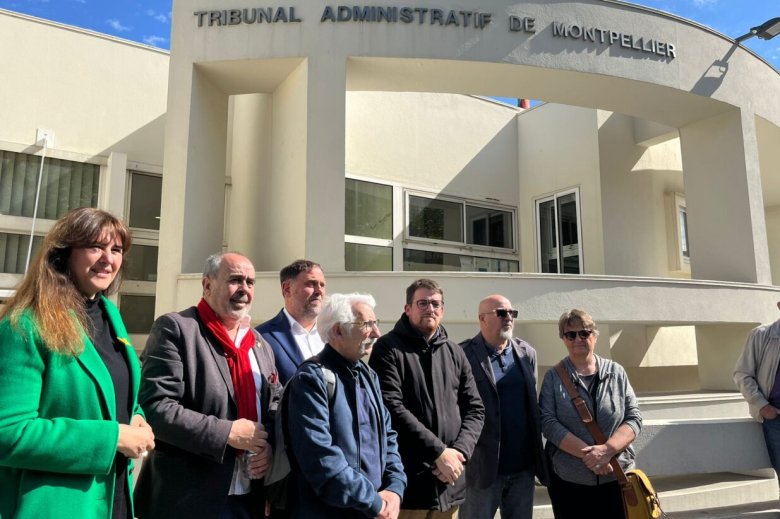 Los acompanhavan de representants politics de Catalonha dont la presidenta del Parlament, Laura Borràs, e de representants d’ÈRC, de Junts e de la CUP