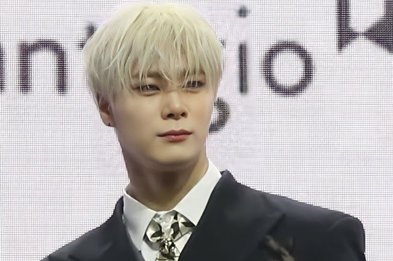 Moonbin lo trobèron mòrt dins son ostal a Seol la setmana passada; aviá 25 ans