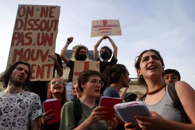 La dissolucion dels Soslevaments de la Tèrra l'a confirmada pel ministre Gérald Darmanin que qualifica lo movement d'ecoterrorisme