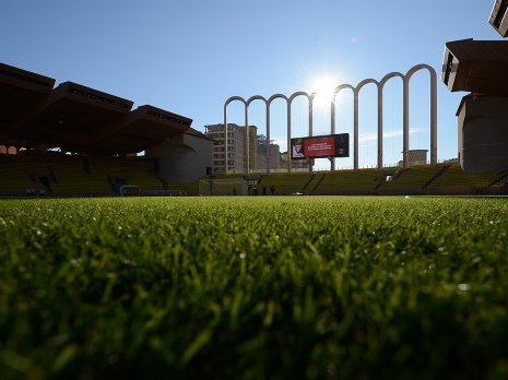 L’Estadi de fotbòl Loís II en Mónegue