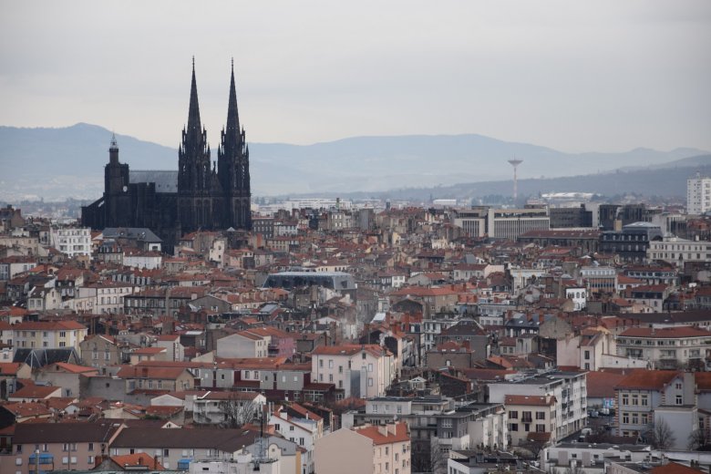 Clarmont-Ferrand: un pas cap a la democracia