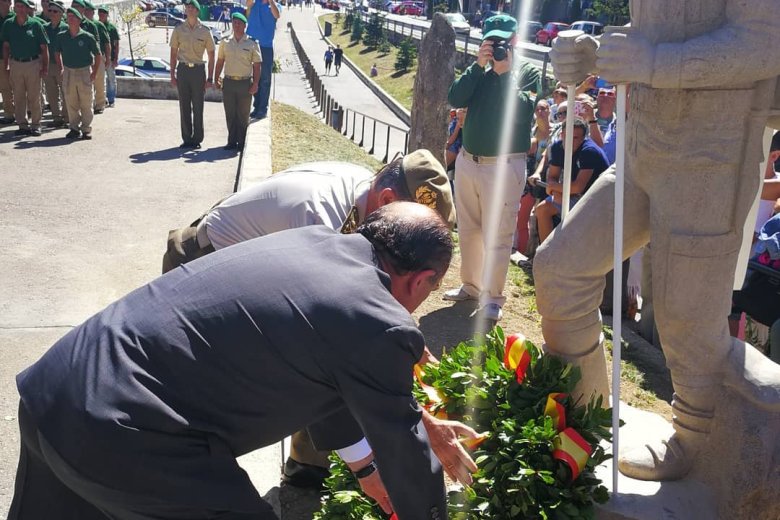 Er eveniment aurà lòc en parcatge 3 de Vielha, a on i auec ua caserna militara entre 1961 e 2000. En 2018, se i placèc aquiu un monument en rebrembe dera brigada que l’aucupaue