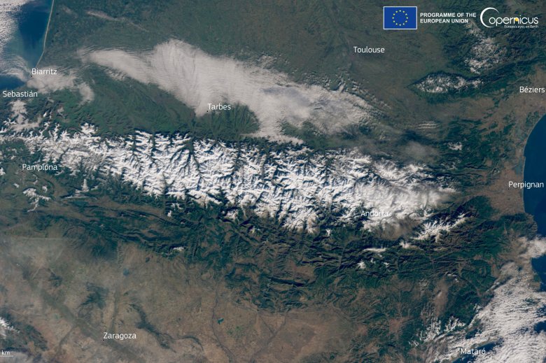 Los Pirinèus ennevats dempuèi l’espaci