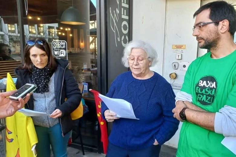 Pau: ensenhaires bascos e occitans manifèstan per las lengas