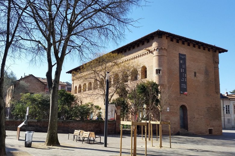 Presentada dins dos sits tolosans prestigioses, lo Musèu de Sant Ramon e lo Convent dels Jacobins, l’exposicion metrà en lum près de 300 objèctes remarcables