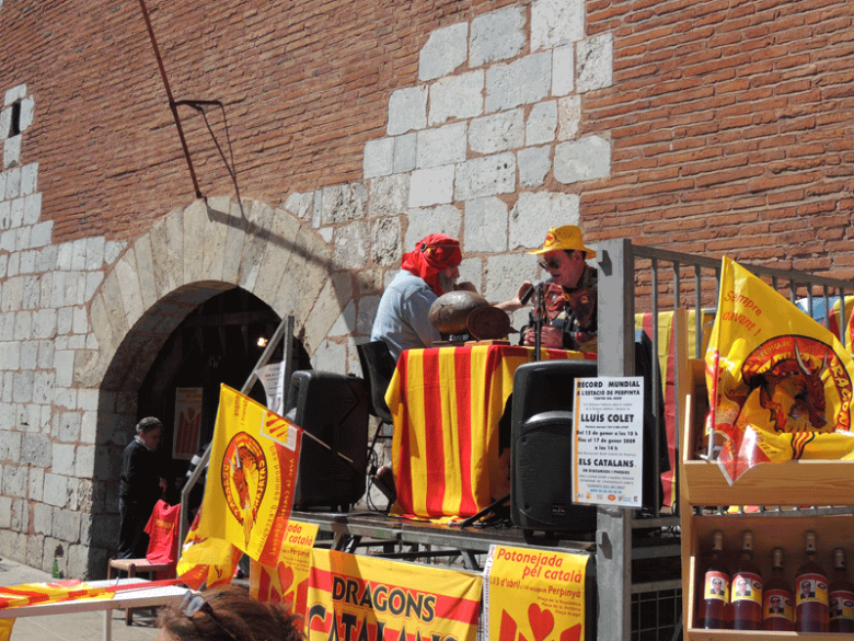 Per la Potonejada en favor del catalan, Lluís Colet parlèt tretze oras de longa de rugbi de 13 en catalan.