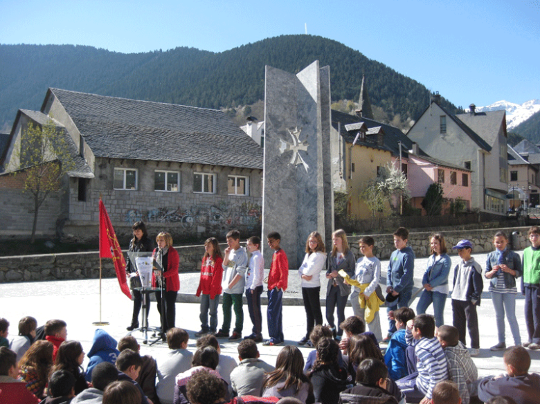 Lengua Viua qu’organize cada an entà Sant Jòrdi, dia deth libe, ua lectura publica de tèxtes en occitan