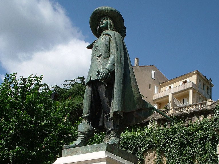 Monument a d'Artanhan a Aush