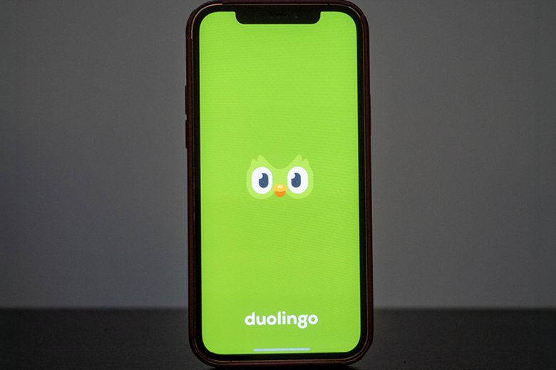 Duolingo remplaça sos reviraires per d’intelligéncia artificiala