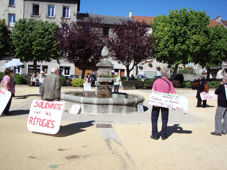 En junh de 2010 los abitants de lo Chambon de Linhon manifestèron contra la lei francesa de l'immigracion