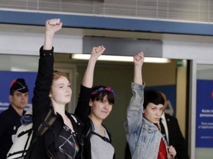 Las tres joves activistas arribèron ièr a París