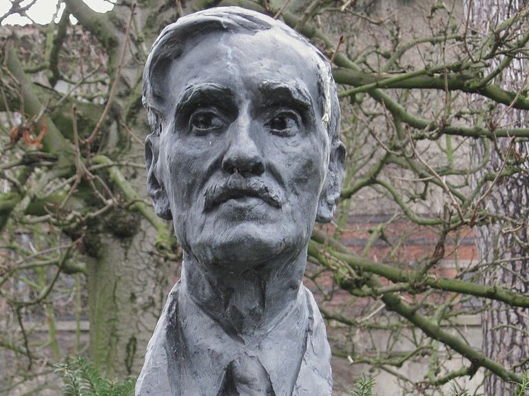 Bust de Joan Carles-Brun dins lo Jardin dels Felibres a Sceaux (França)